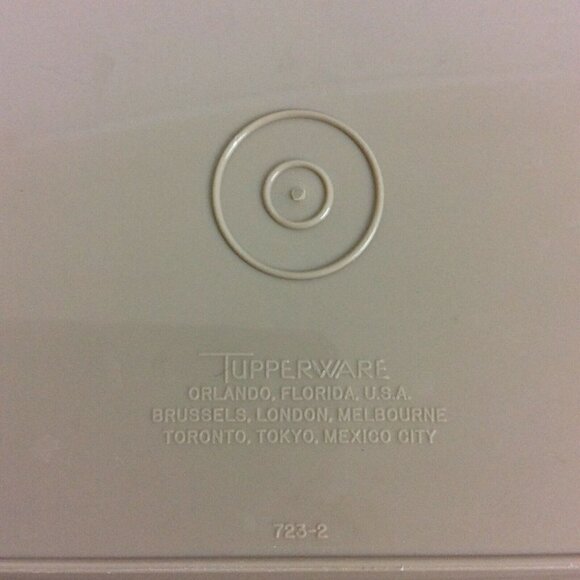 Tupperware Deviled Egg Carrier Keeper Beige Tan 723-2 and 722-2 - Picture 7 of 8